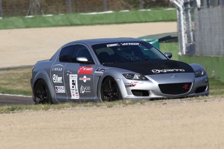 Mazda RX-8 in curva